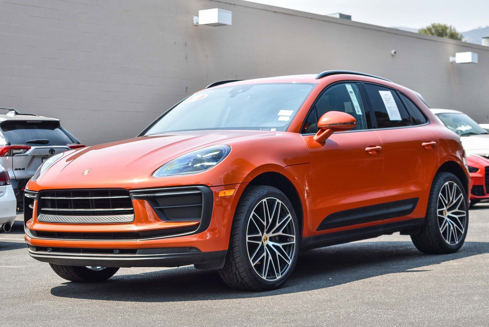 2022 Porsche Macan Base photo 3