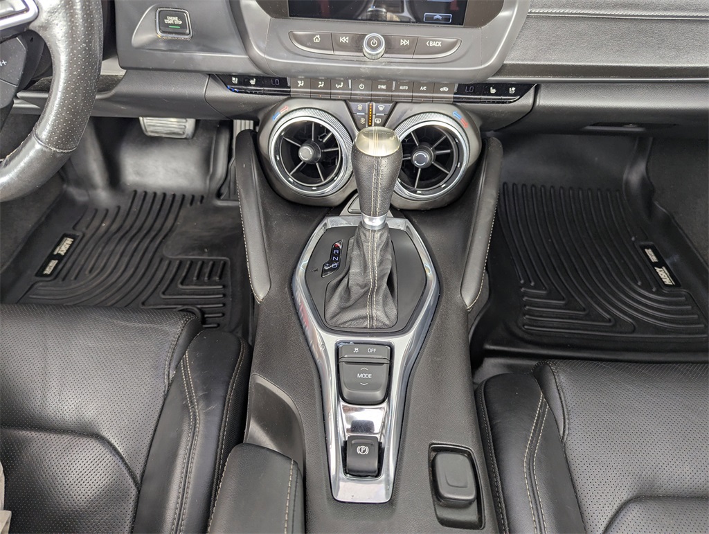 2017 Chevrolet Camaro 2LT photo 25