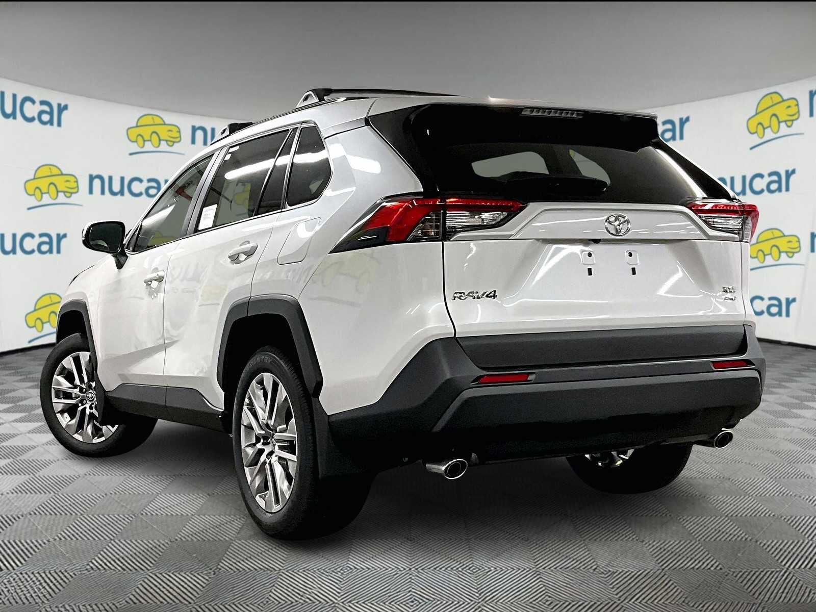 2025 Toyota RAV4 XLE Premium photo 4