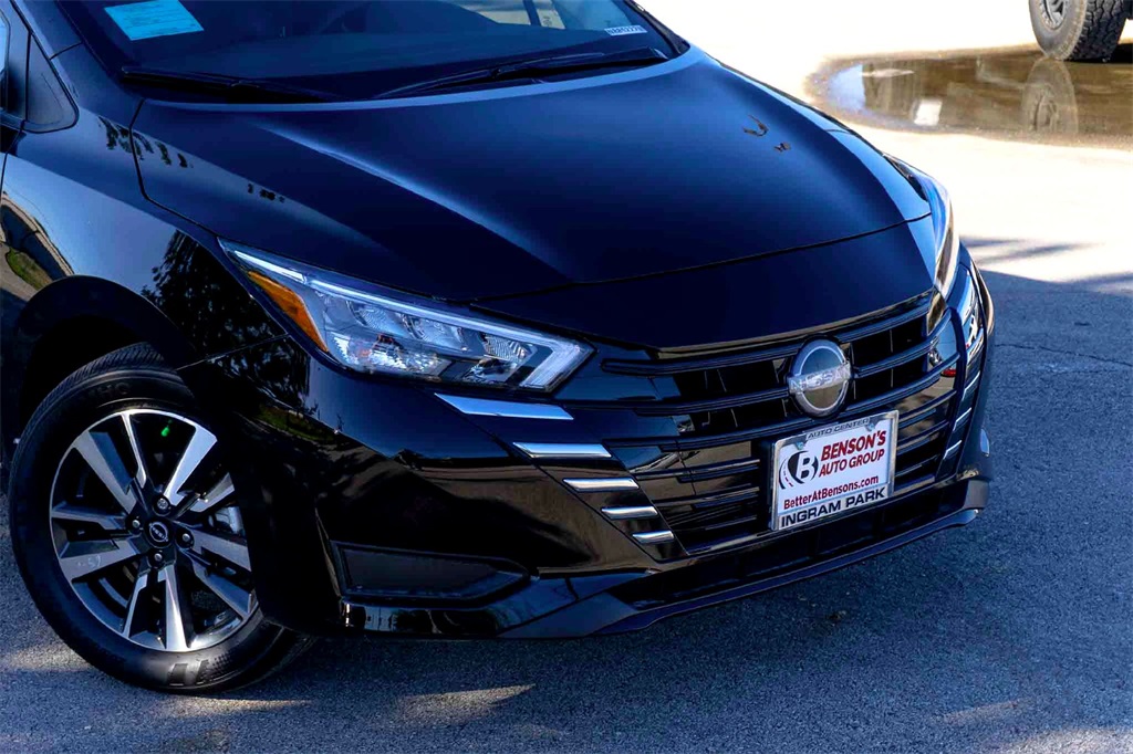 2025 Nissan Versa SV photo 3