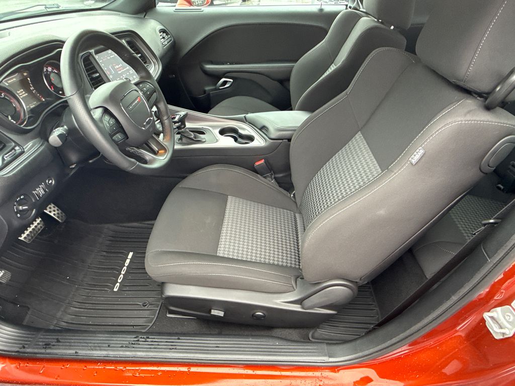 2023 Dodge Challenger R/T photo 9