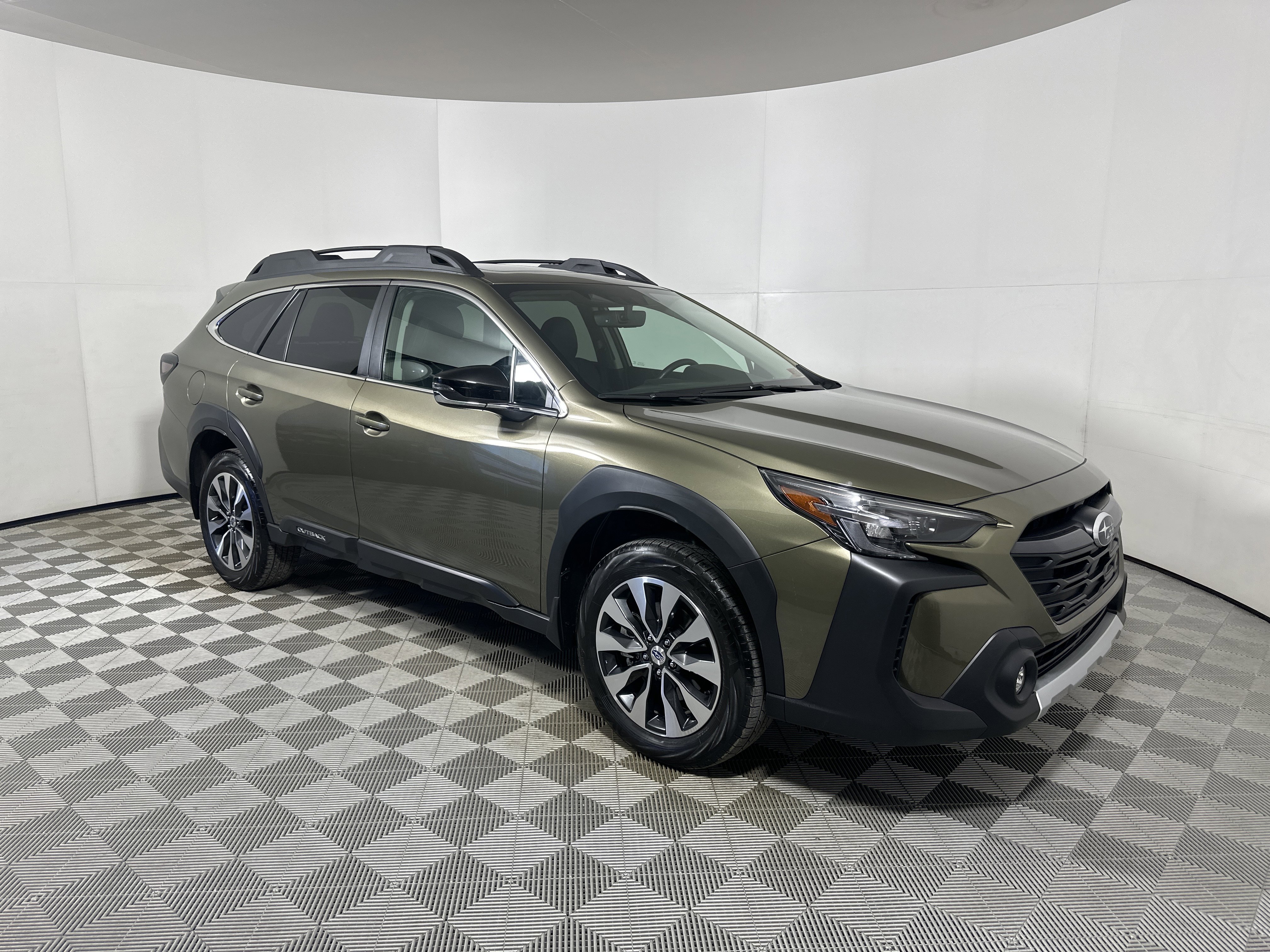 2025 Subaru Outback Limited's photo