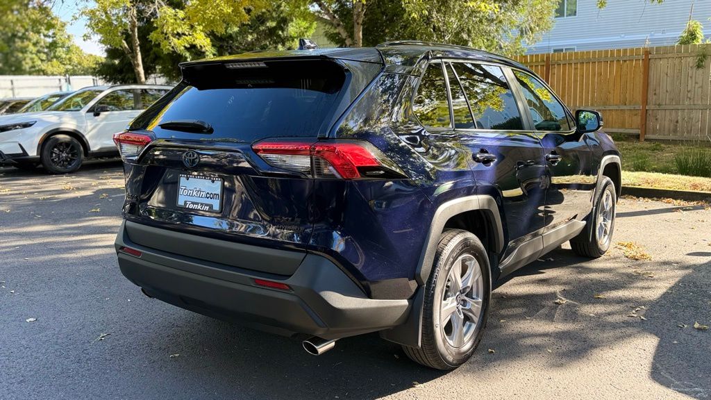 2024 Toyota RAV4 Hybrid XLE photo 7