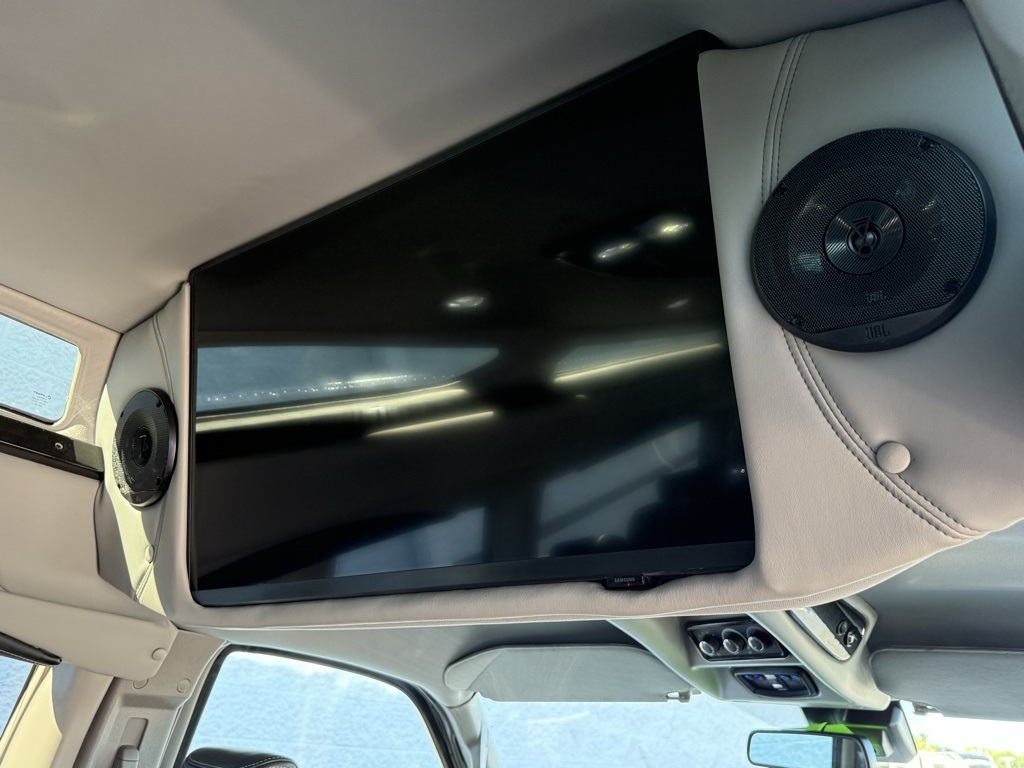 2025 Gmc Savana photo 39