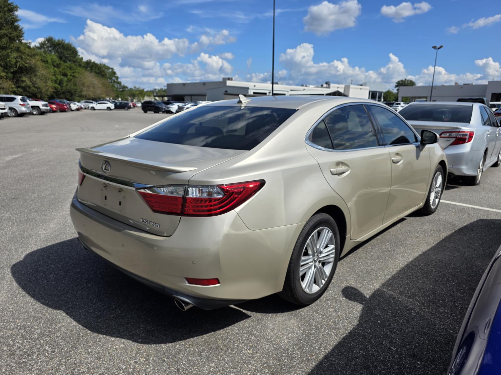 2014 Lexus ES 350 photo 2