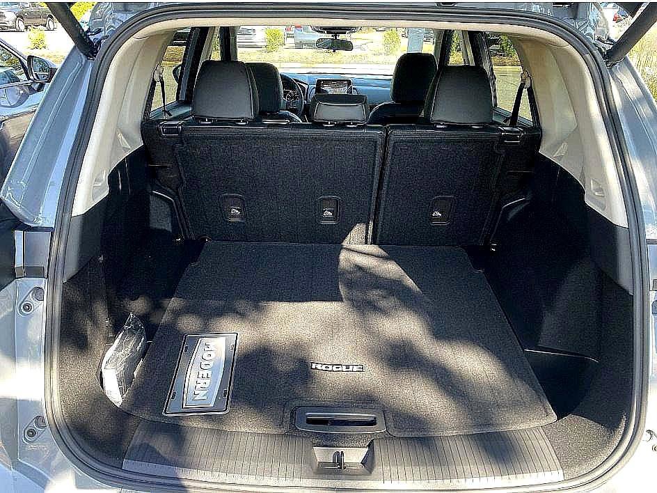2026 Nissan Rogue SV photo 17
