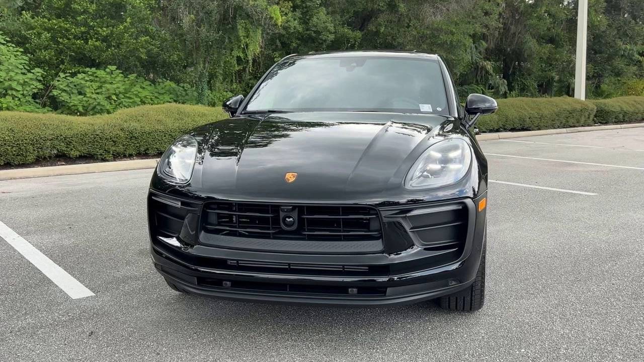 2026 Porsche Macan Base photo 3