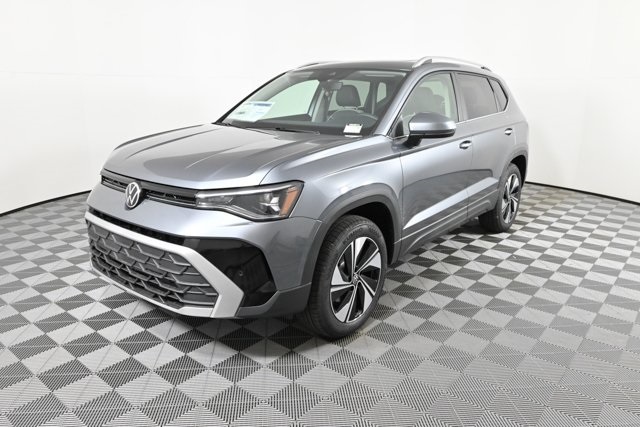 2025 Volkswagen Taos SE photo 2