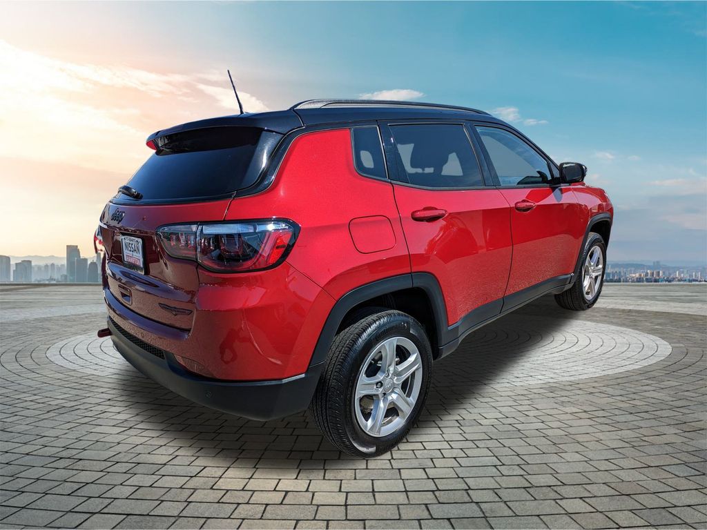 2025 Jeep Compass Trailhawk photo 2