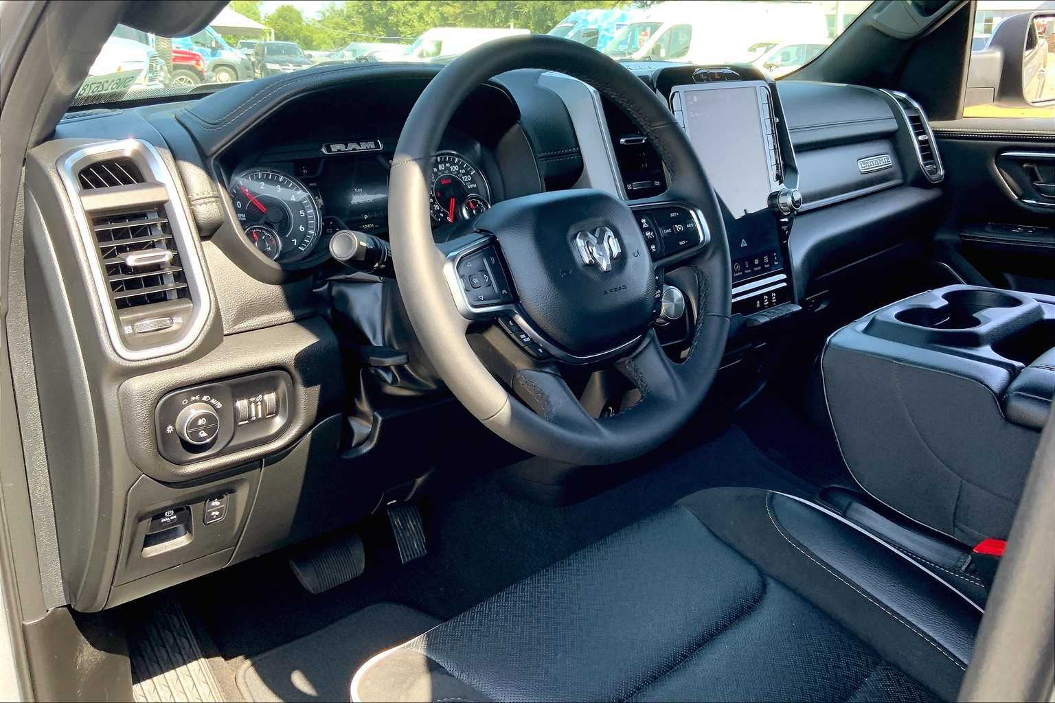 2025 Ram 1500 Laramie photo 14