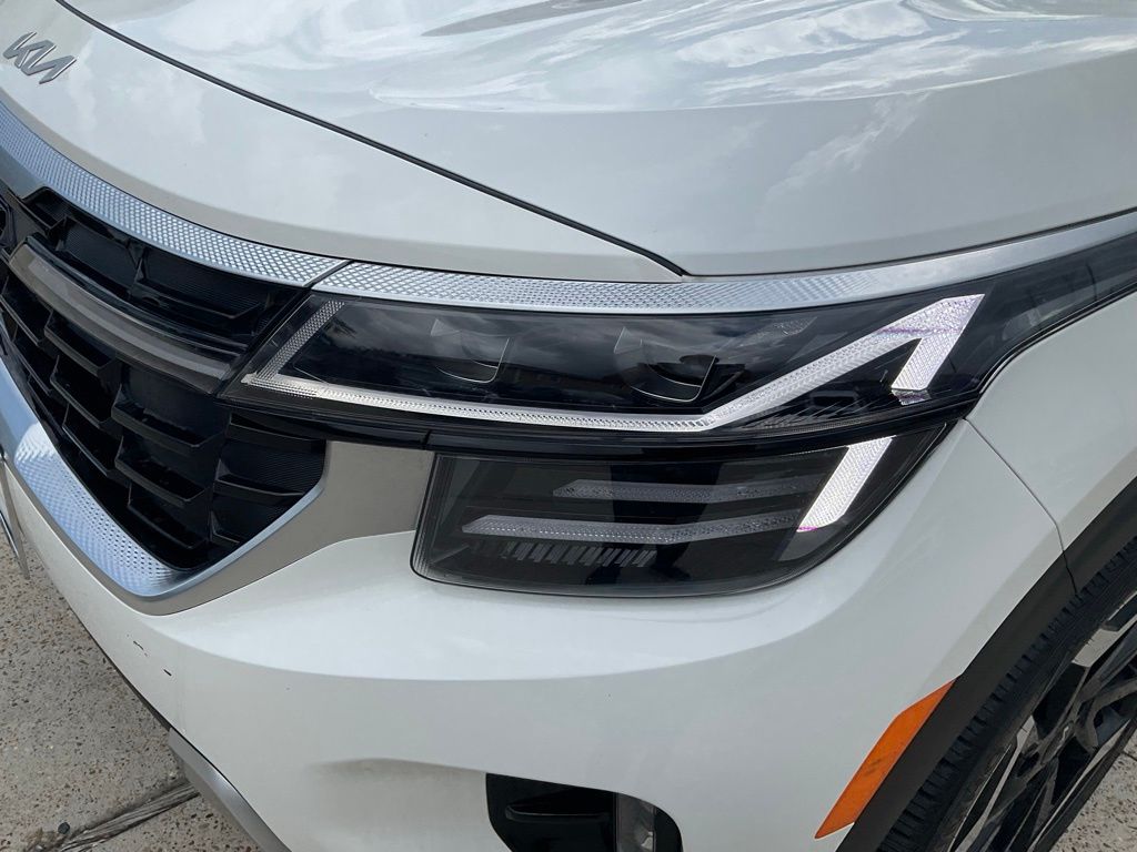 2024 Kia Seltos SX photo 5