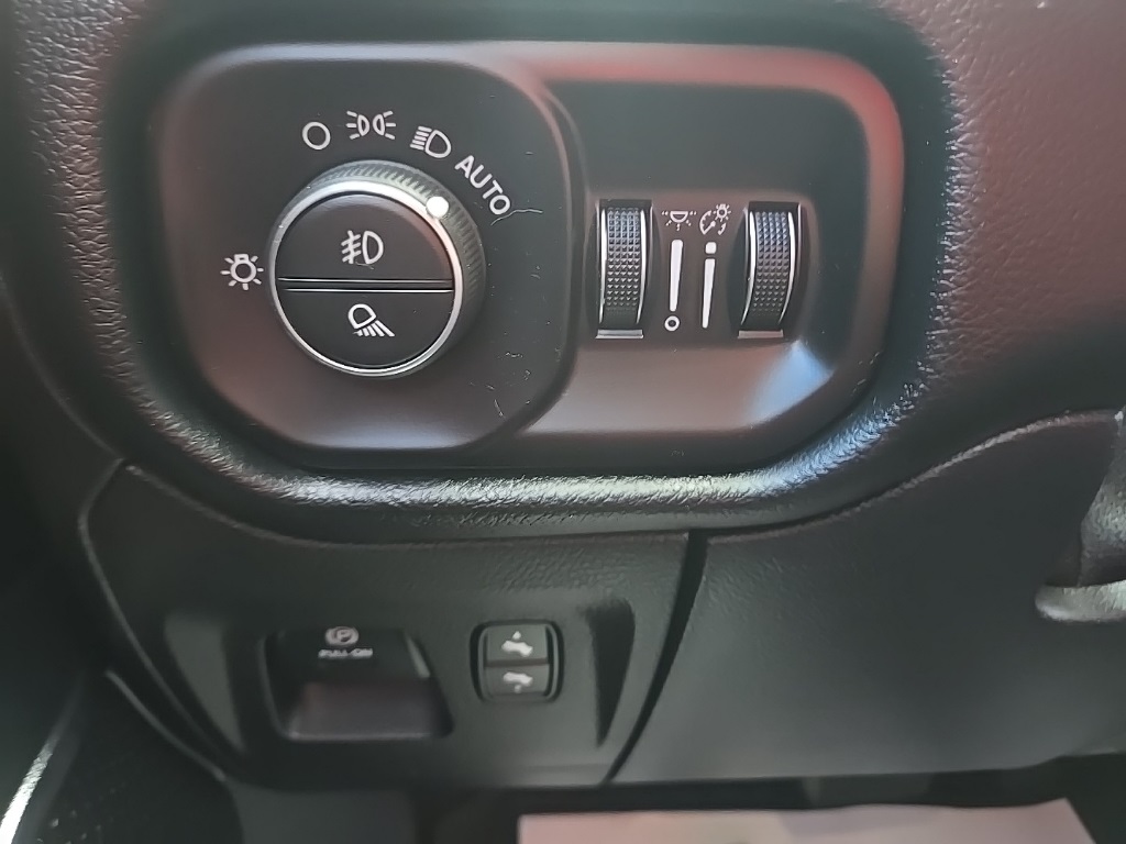 2019 Ram 1500 Laramie photo 12