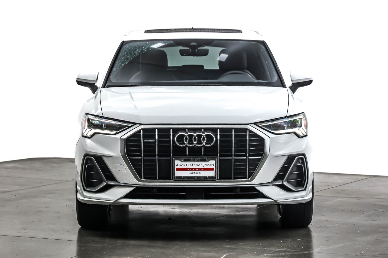 2025 Audi Q3 S line Premium Plus 45 TFSI photo 2