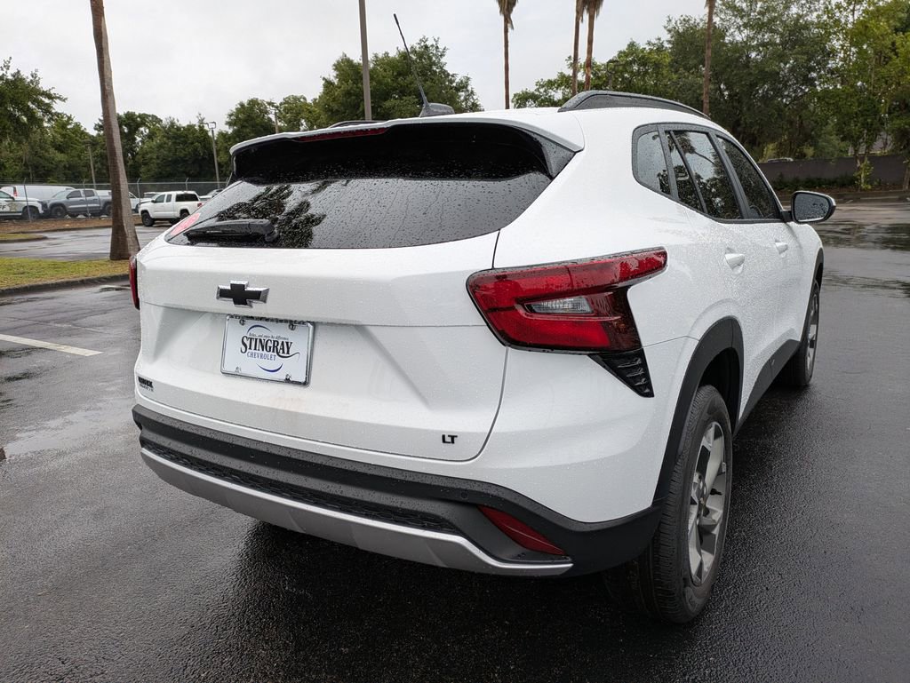 2025 Chevrolet Trax LT photo 3