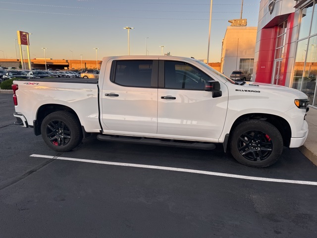 2024 Chevrolet Silverado 1500 RST photo 2