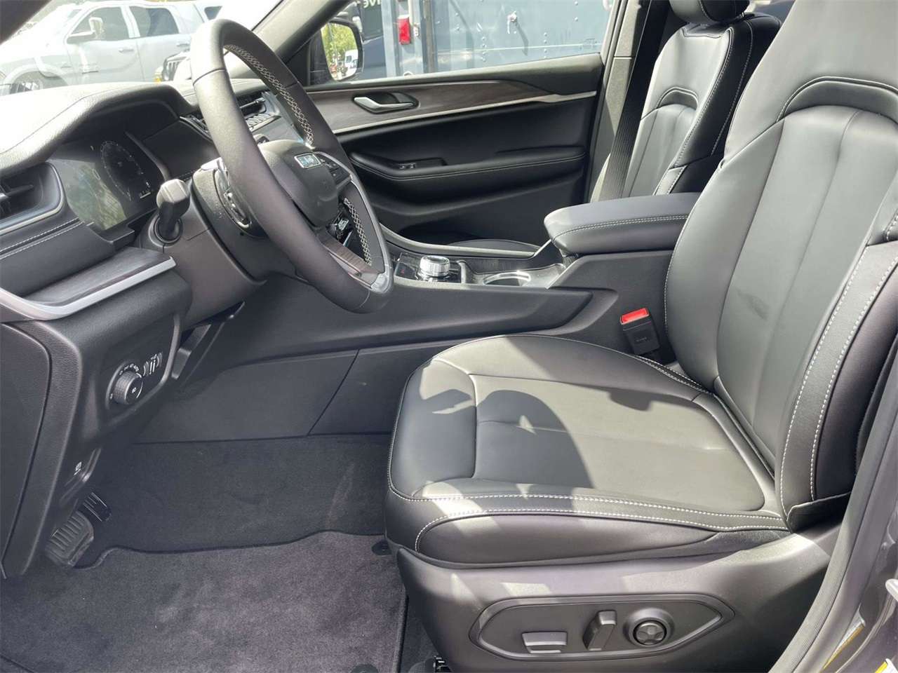 2025 Jeep Grand Cherokee Limited photo 16
