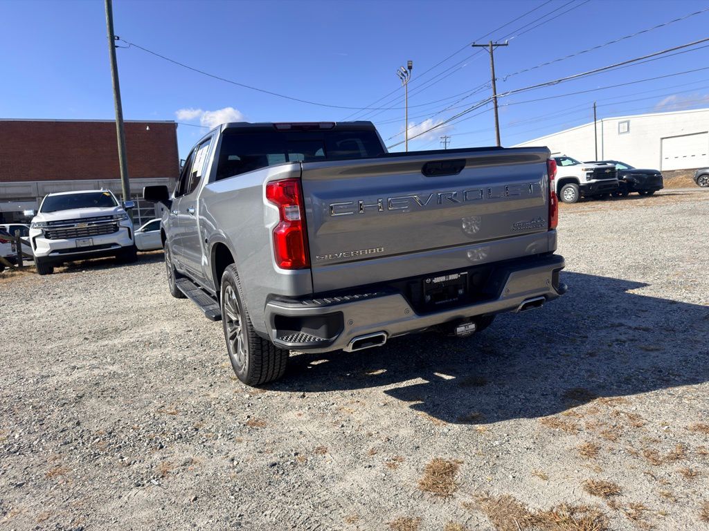 2024 Chevrolet Silverado 1500 High Country photo 3