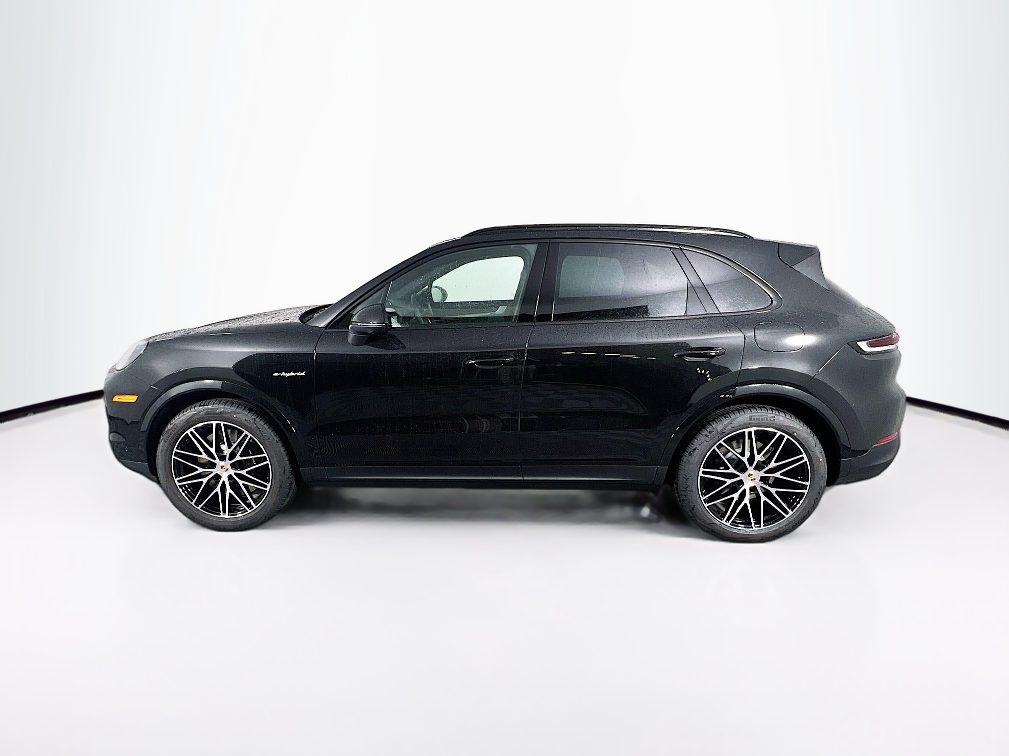 2026 Porsche Cayenne E-Hybrid photo 2