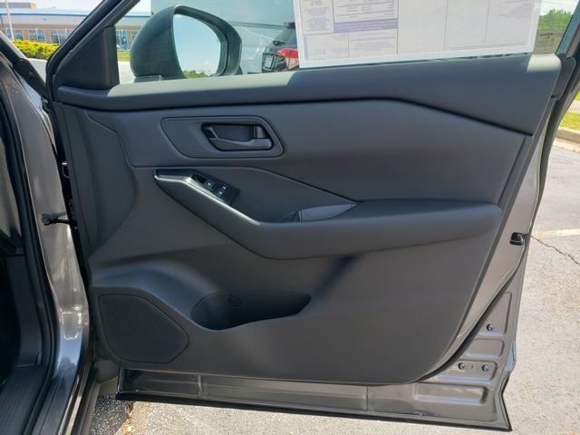 2025 Nissan Rogue S photo 19