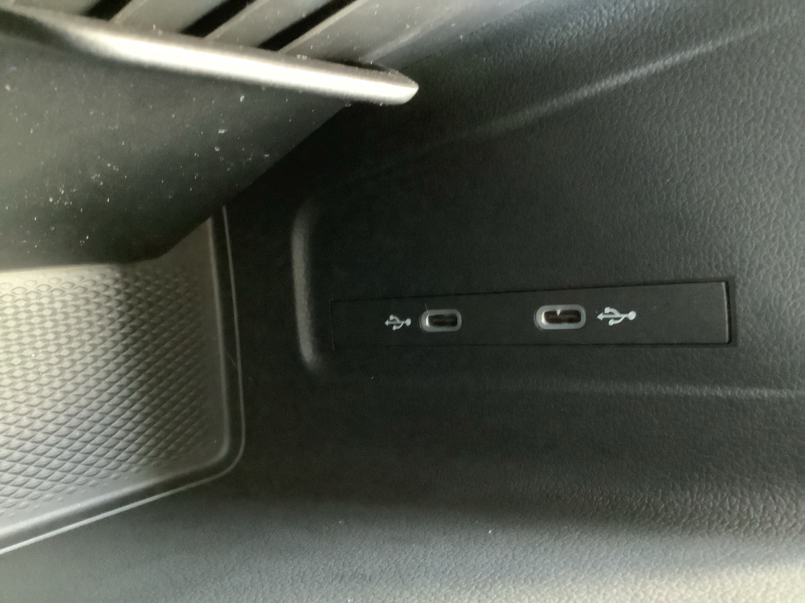 2025 Volkswagen Tiguan SE photo 18