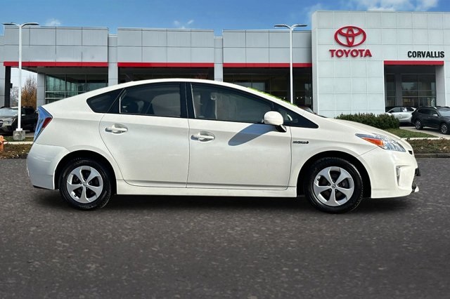 2015 Toyota Prius Three photo 3