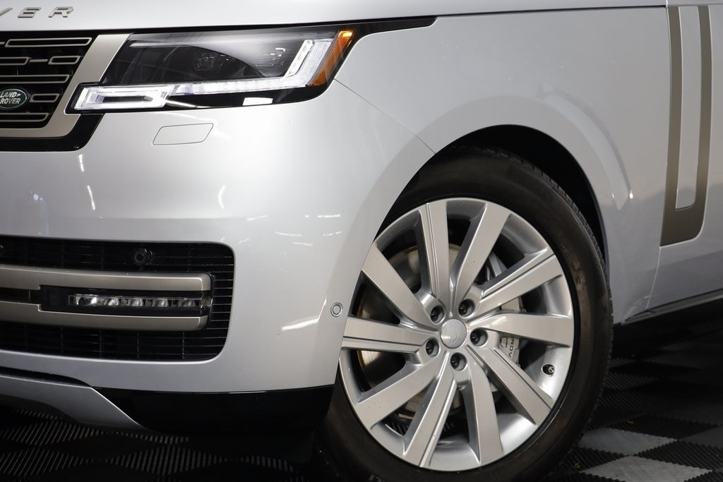 2025 Land Rover Range Rover SE photo 4