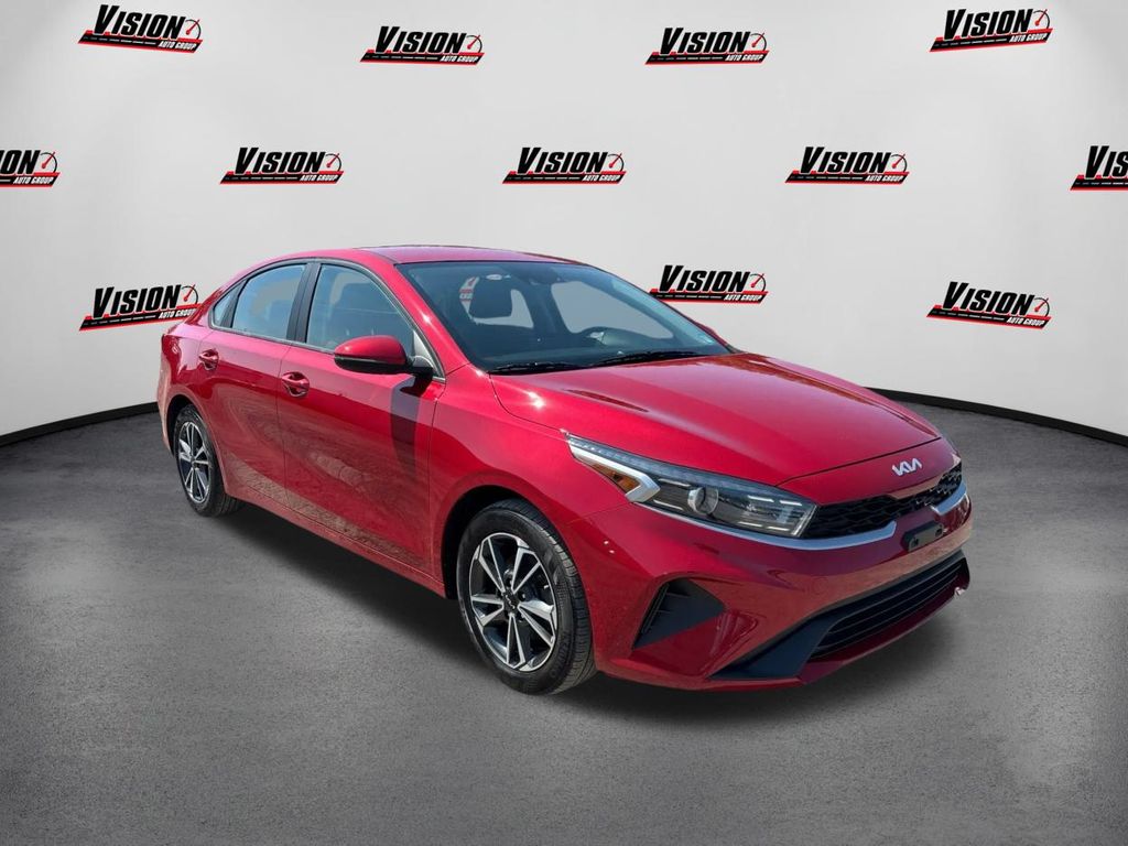 2023 Kia Forte LXS photo 3