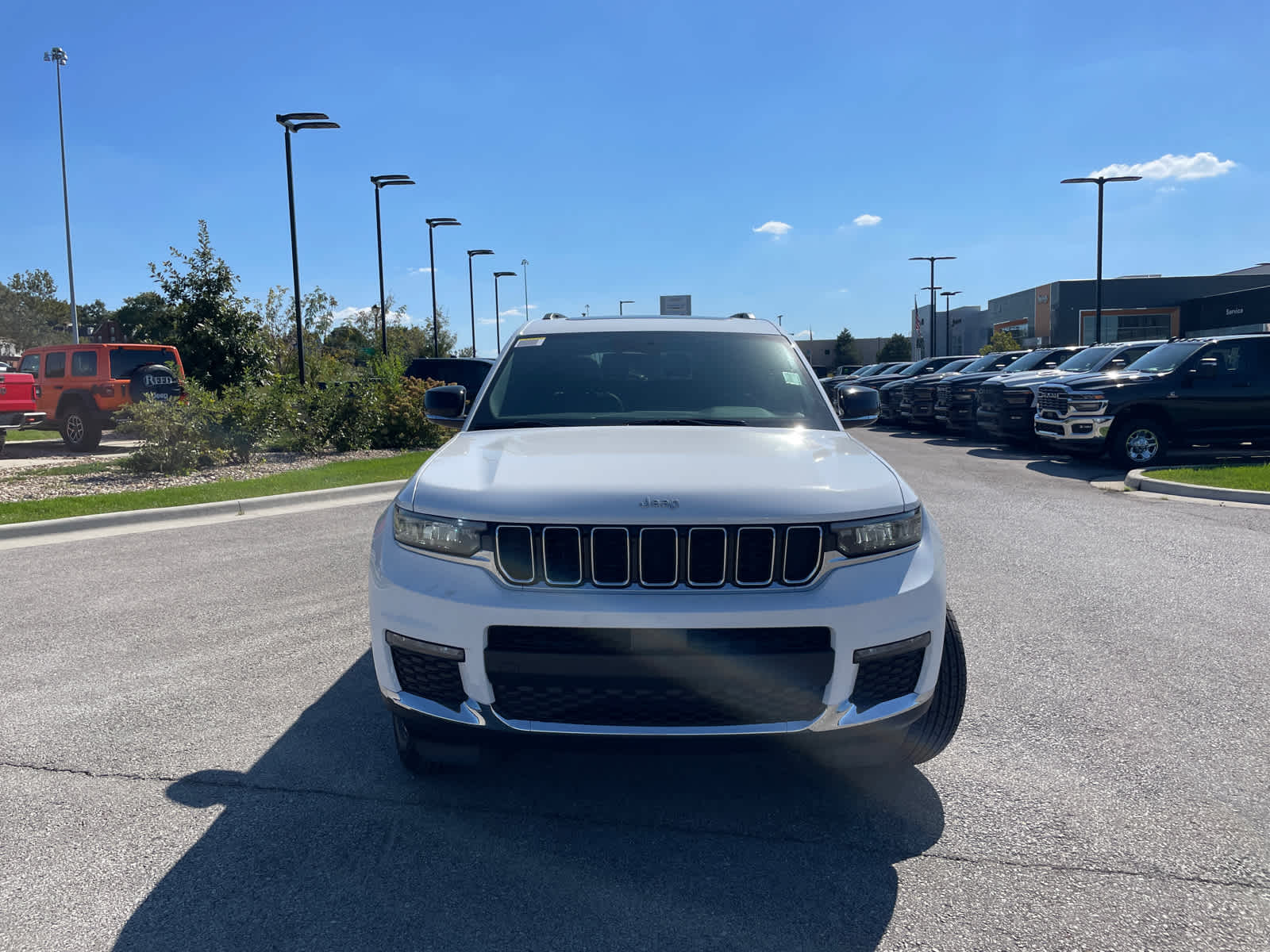 2025 Jeep Grand Cherokee Limited photo 3