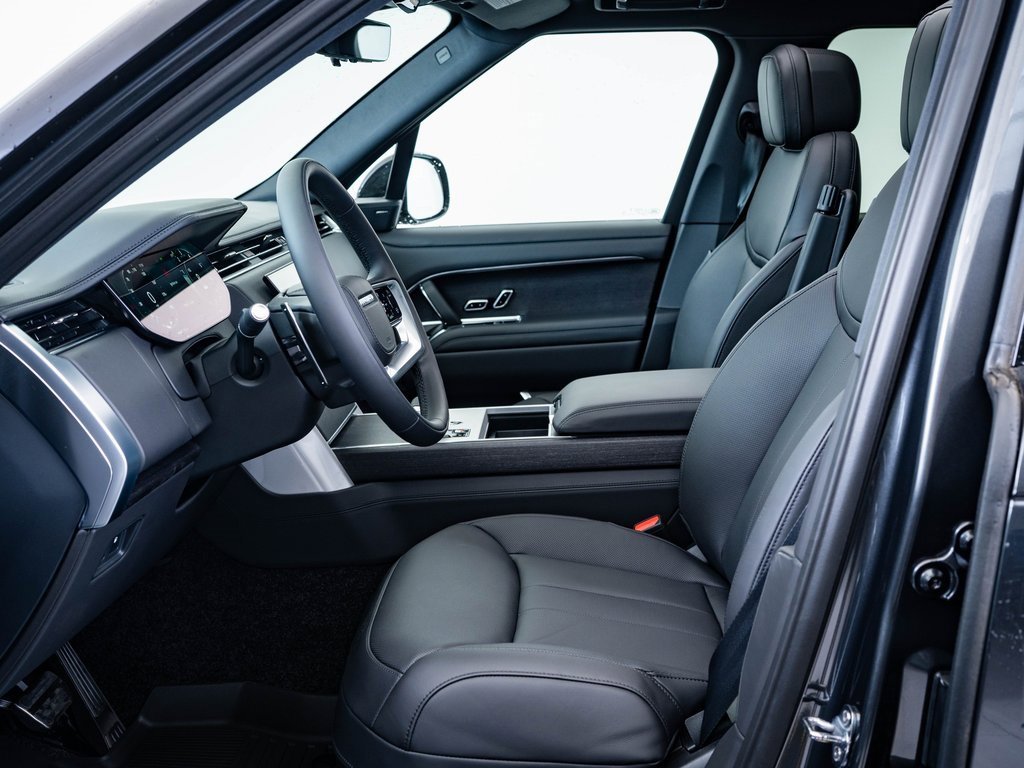 2025 Land Rover Range Rover SE photo 4