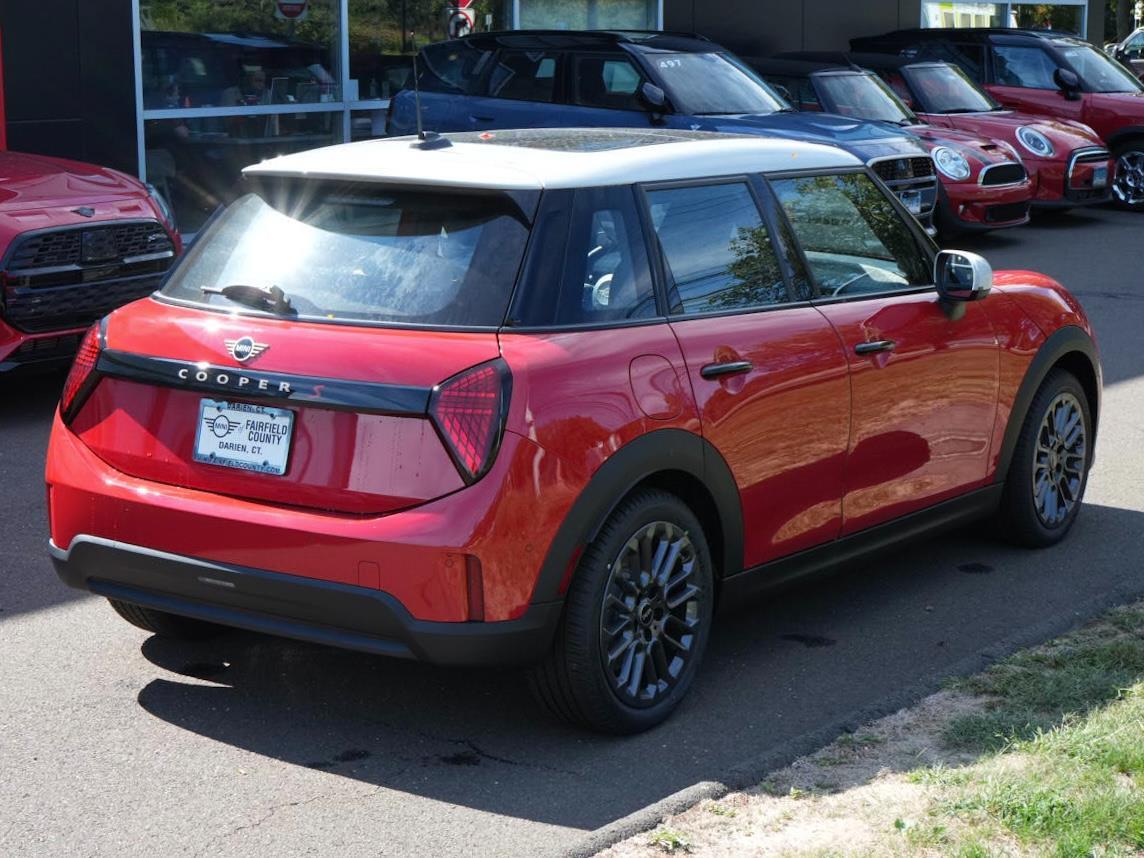 2026 Mini Cooper Hardtop S 4 Door Iconic photo 10