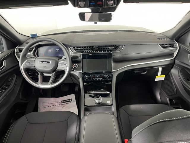 2025 Jeep Grand Cherokee Laredo X photo 8