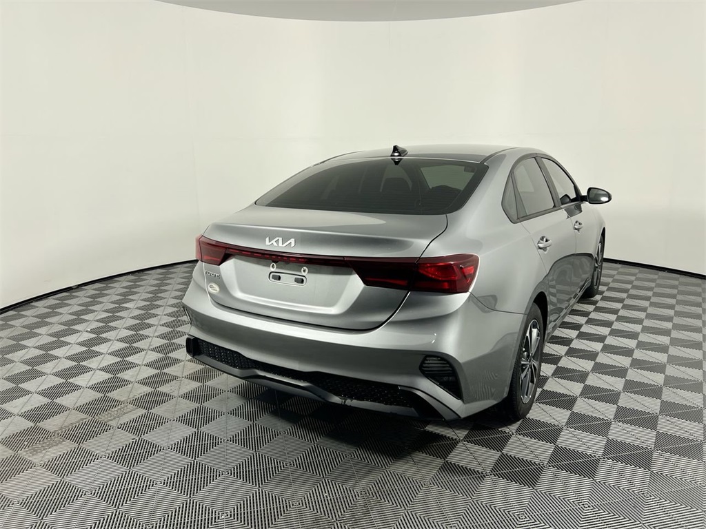 2023 Kia Forte LXS photo 3