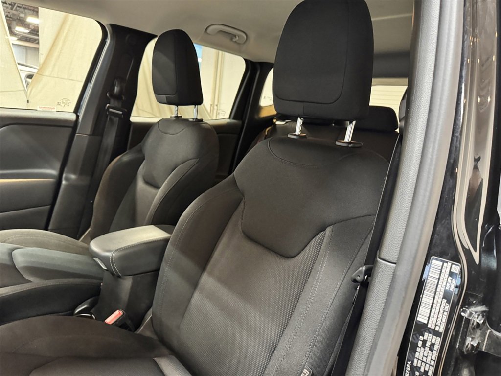 2023 Jeep Renegade Latitude Upland photo 19