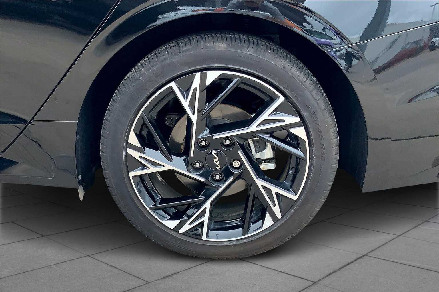 2025 Kia K5 GT-Line photo 10