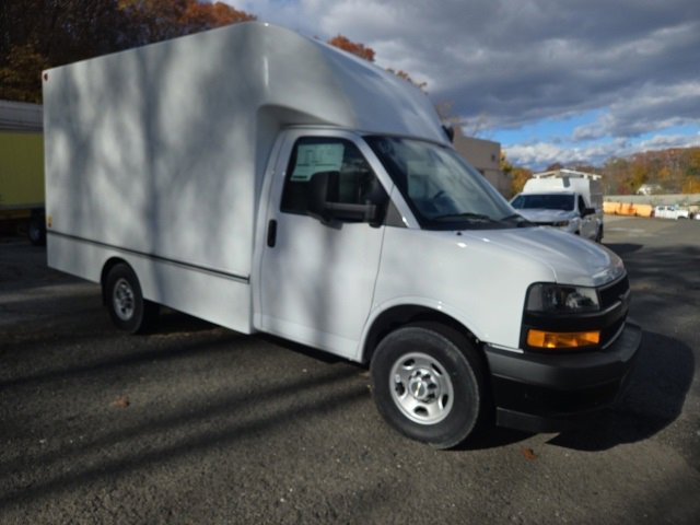 2025 Chevrolet Express Cutaway Base's photo