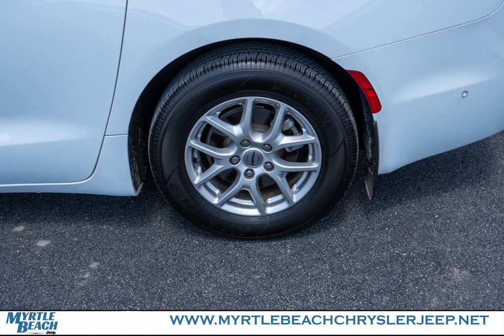 2025 Chrysler Pacifica photo 12