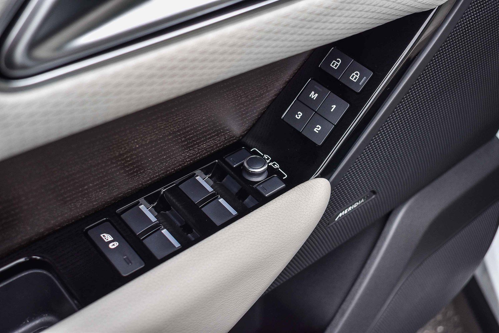 2021 Land Rover Range Rover Velar R-Dynamic S photo 19