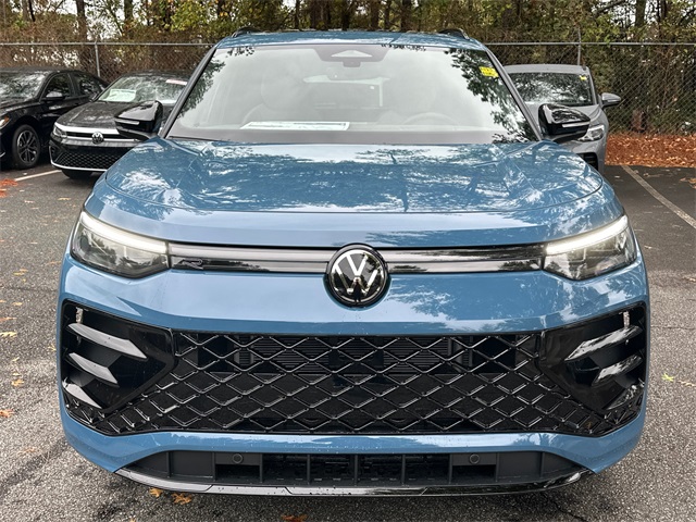 2026 Volkswagen Tiguan SE R-Line Black photo 2