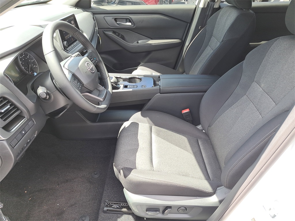 2026 Nissan Rogue SV photo 18
