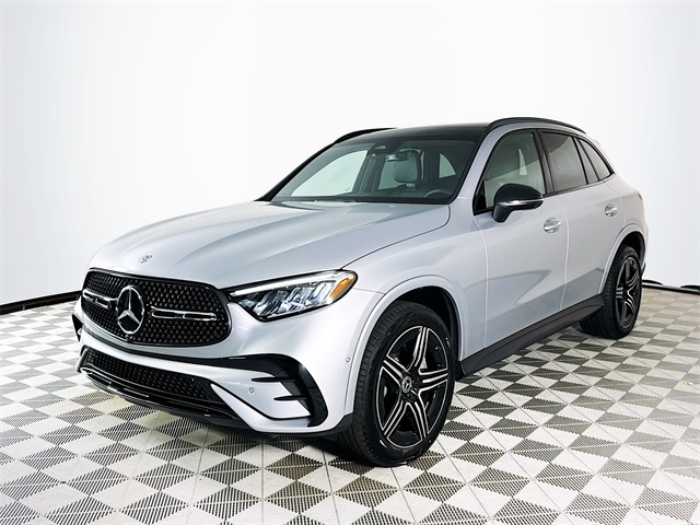 2025 Mercedes Benz GLC 300 photo 2