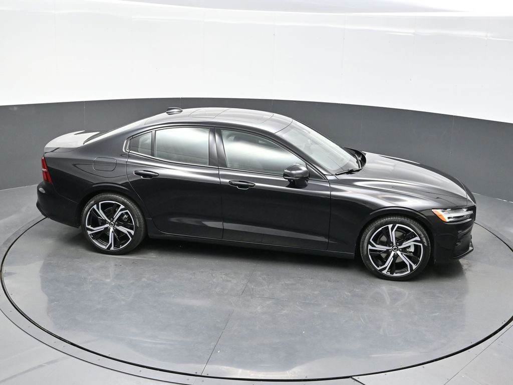 2024 Volvo S60 B5 Plus photo 29