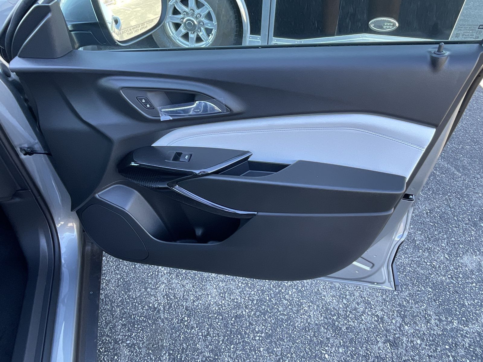 2025 Chevrolet Trax LT photo 29