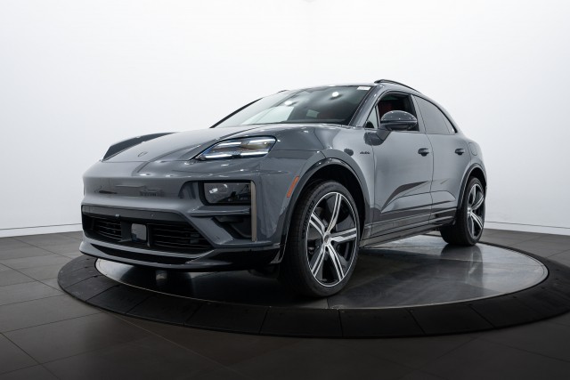 1:43 Macan Turbo 2019 チョークグレー Porsche特注 M109910686