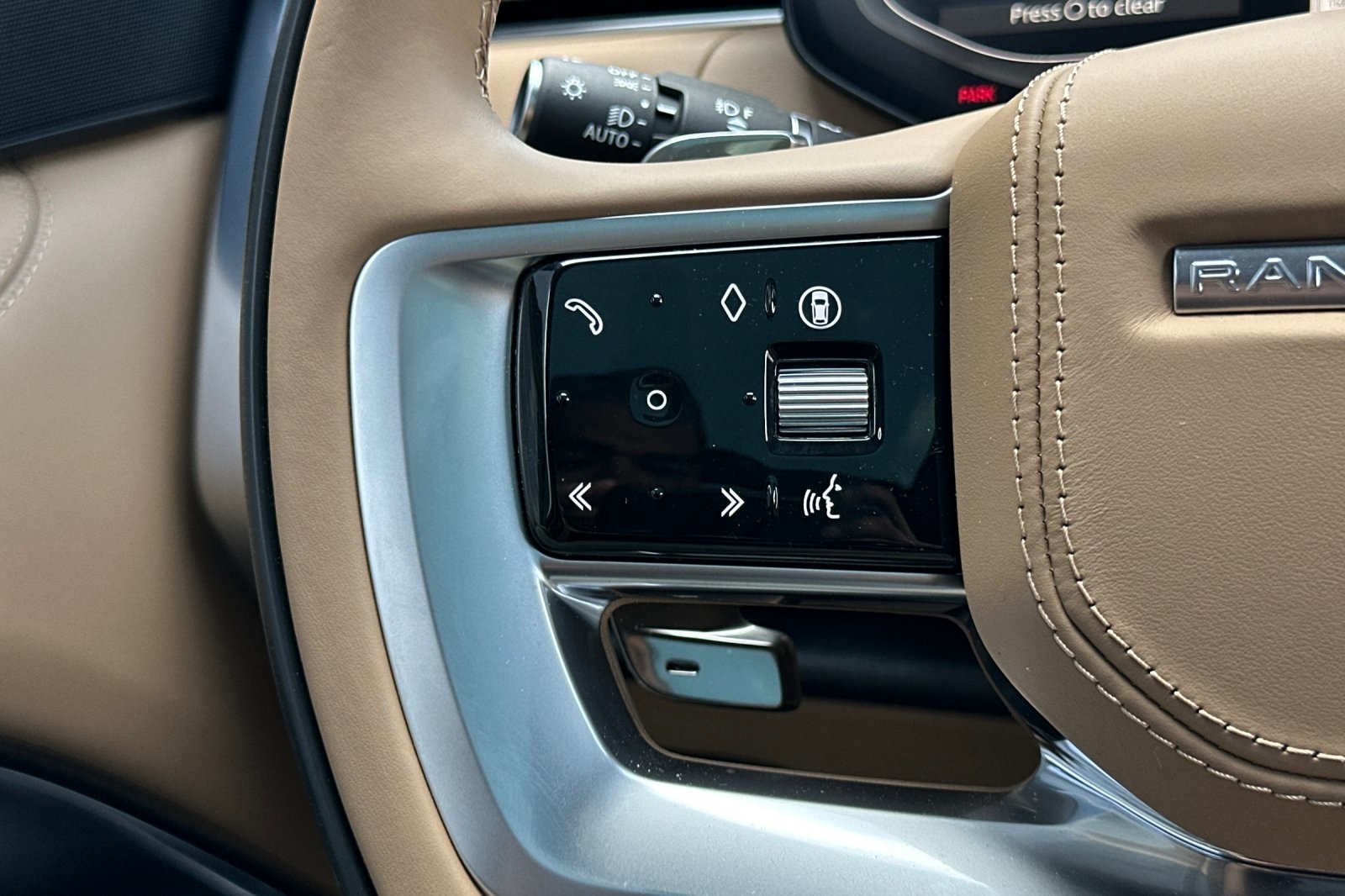 2025 Land Rover Range Rover SE photo 27
