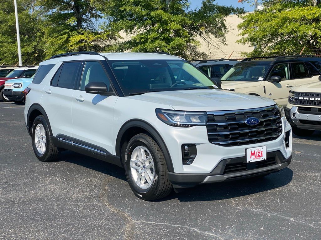 2025 Ford Explorer photo 2