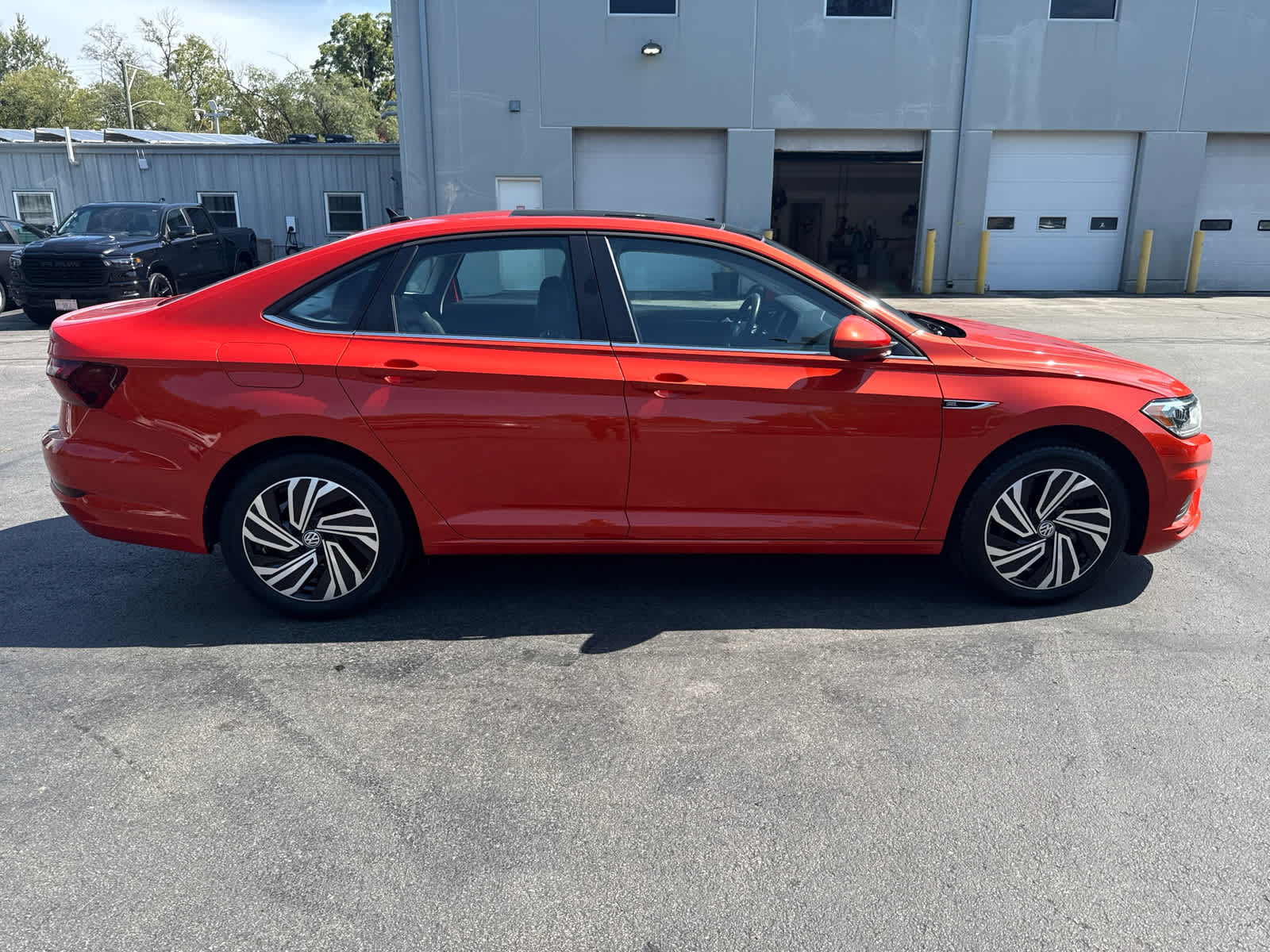 2021 Volkswagen Jetta SEL photo 2