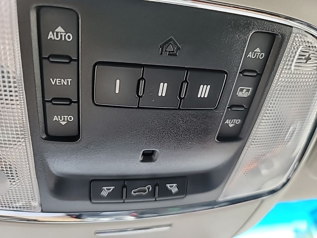 2011 Jeep Grand Cherokee Overland photo 20