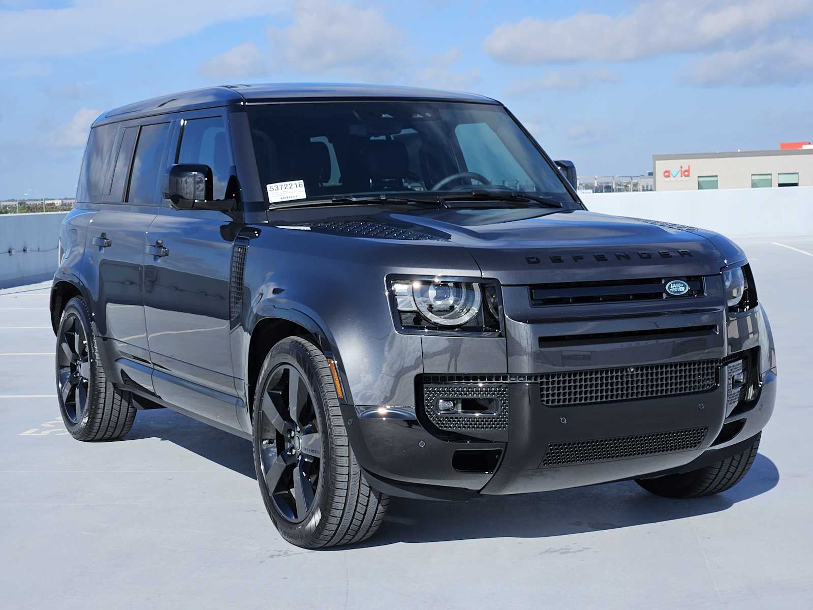 2025 Land Rover Defender 110 X-Dynamic SE photo 3