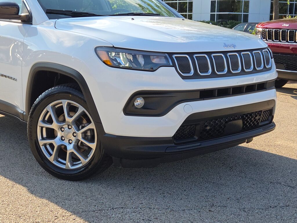 2022 Jeep Compass Latitude Lux photo 2
