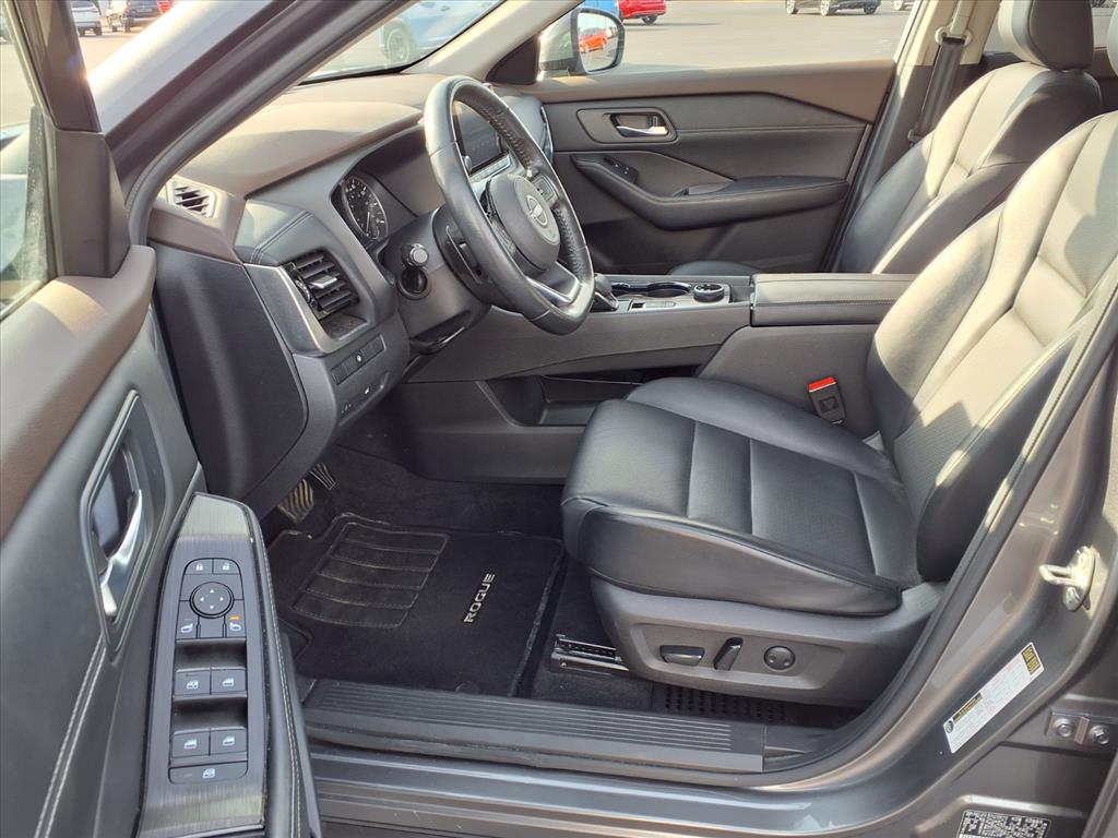 2022 Nissan Rogue SV photo 15